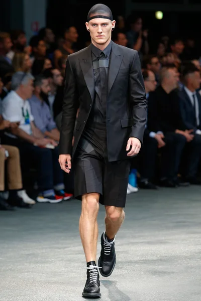 Look 12